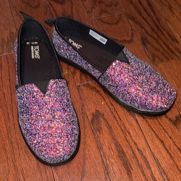 New in box - kids black chunky glitter ✨ Tom’s slides in size 4 youth. - Picture 3 of 9